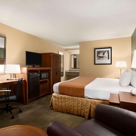 Days Inn By Wyndham Jacksonville Airport Exterior photo