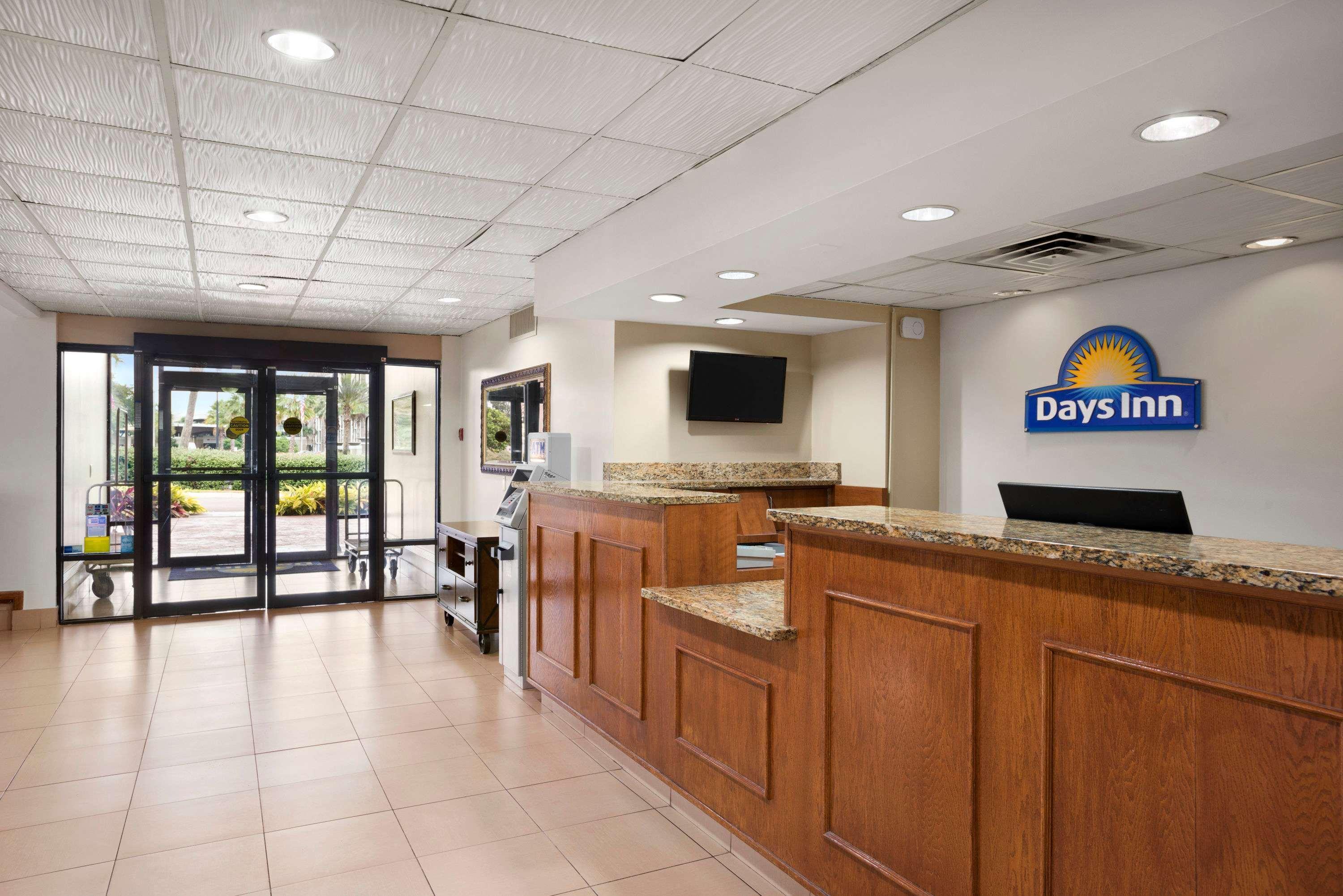 Days Inn By Wyndham Jacksonville Airport Exterior photo