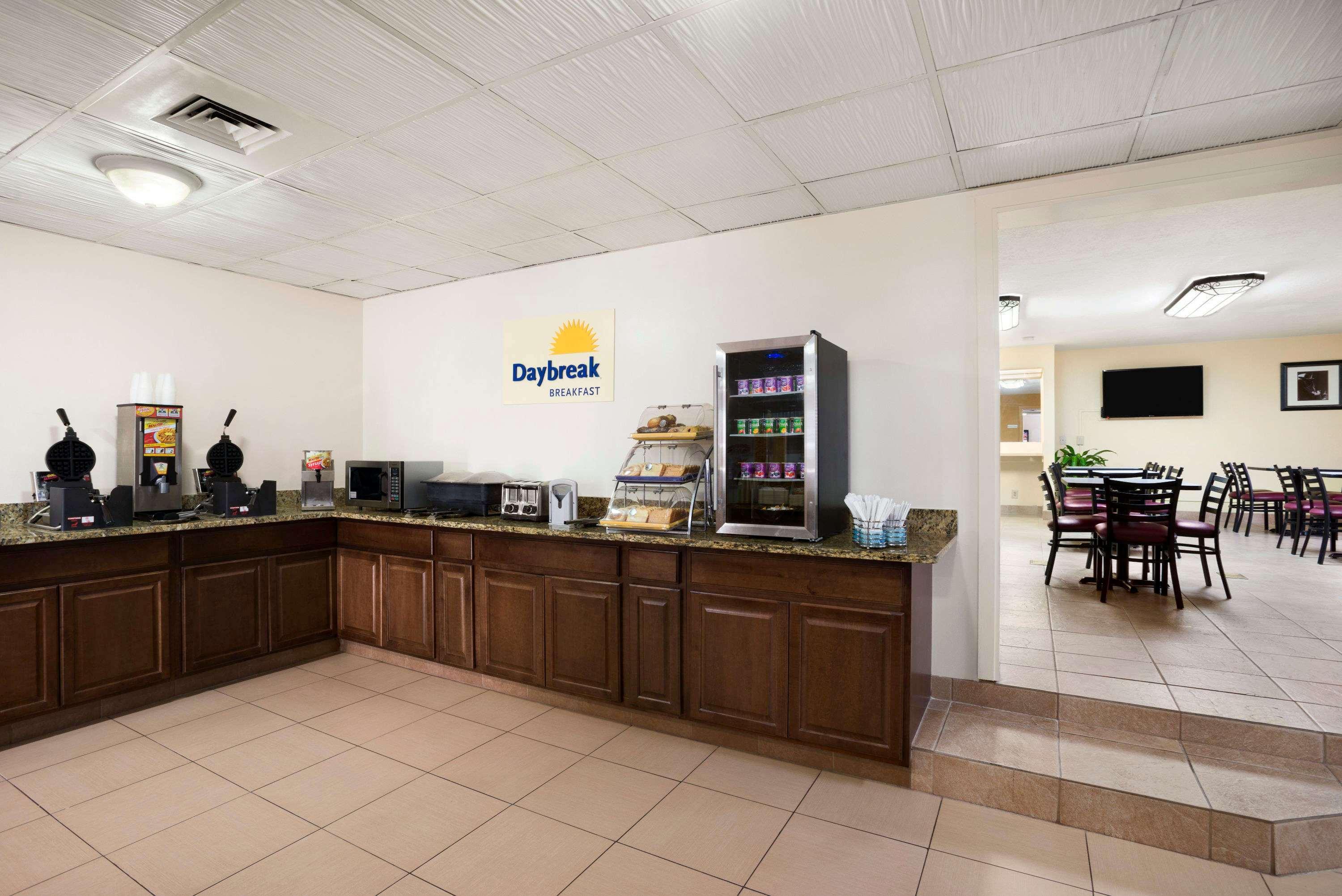 Days Inn By Wyndham Jacksonville Airport Exterior photo