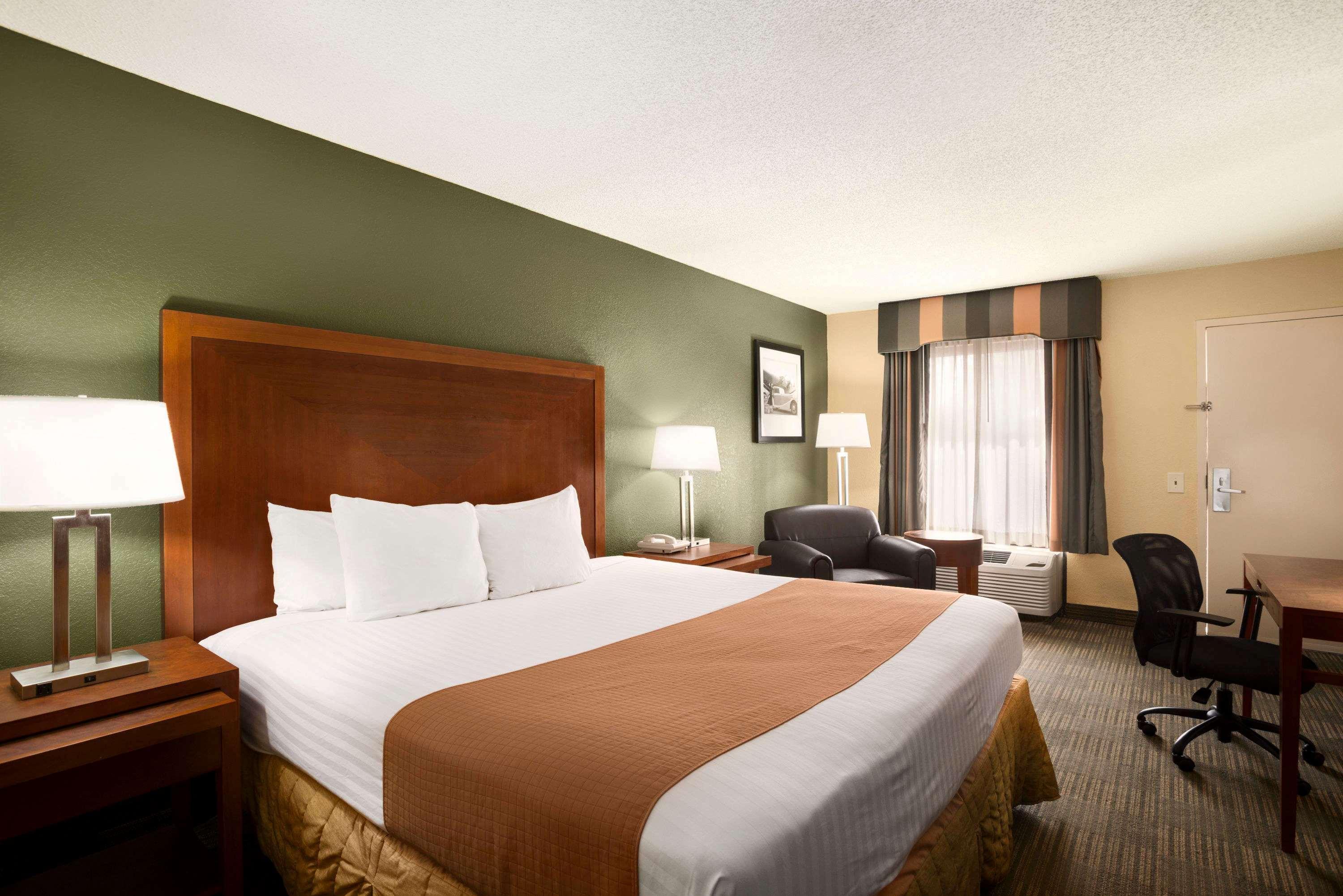 Days Inn By Wyndham Jacksonville Airport Exterior photo