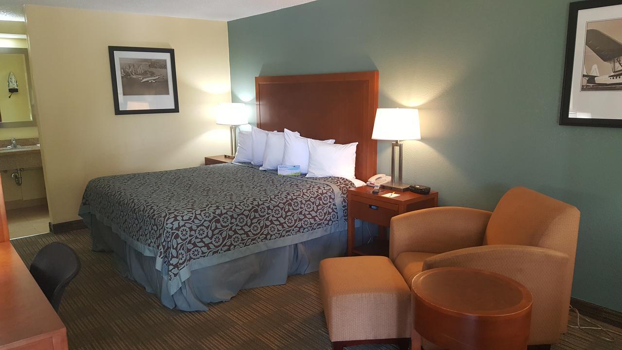 Days Inn By Wyndham Jacksonville Airport Exterior photo