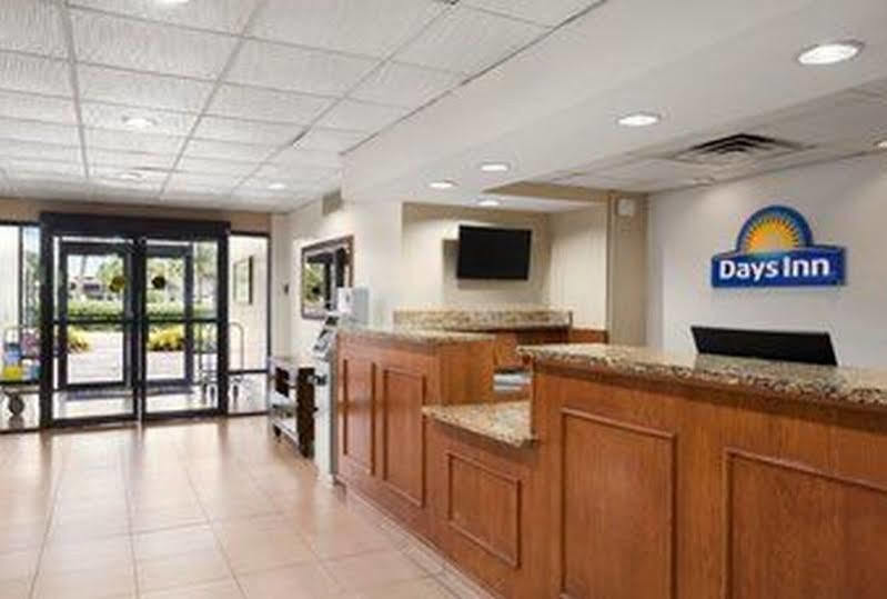 Days Inn By Wyndham Jacksonville Airport Exterior photo