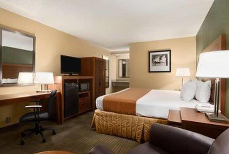 Days Inn By Wyndham Jacksonville Airport Exterior photo